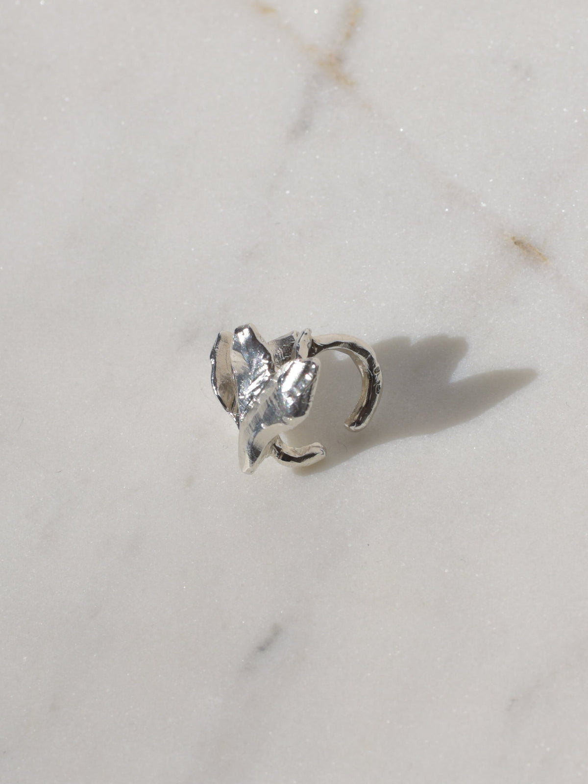 Květina ear cuff