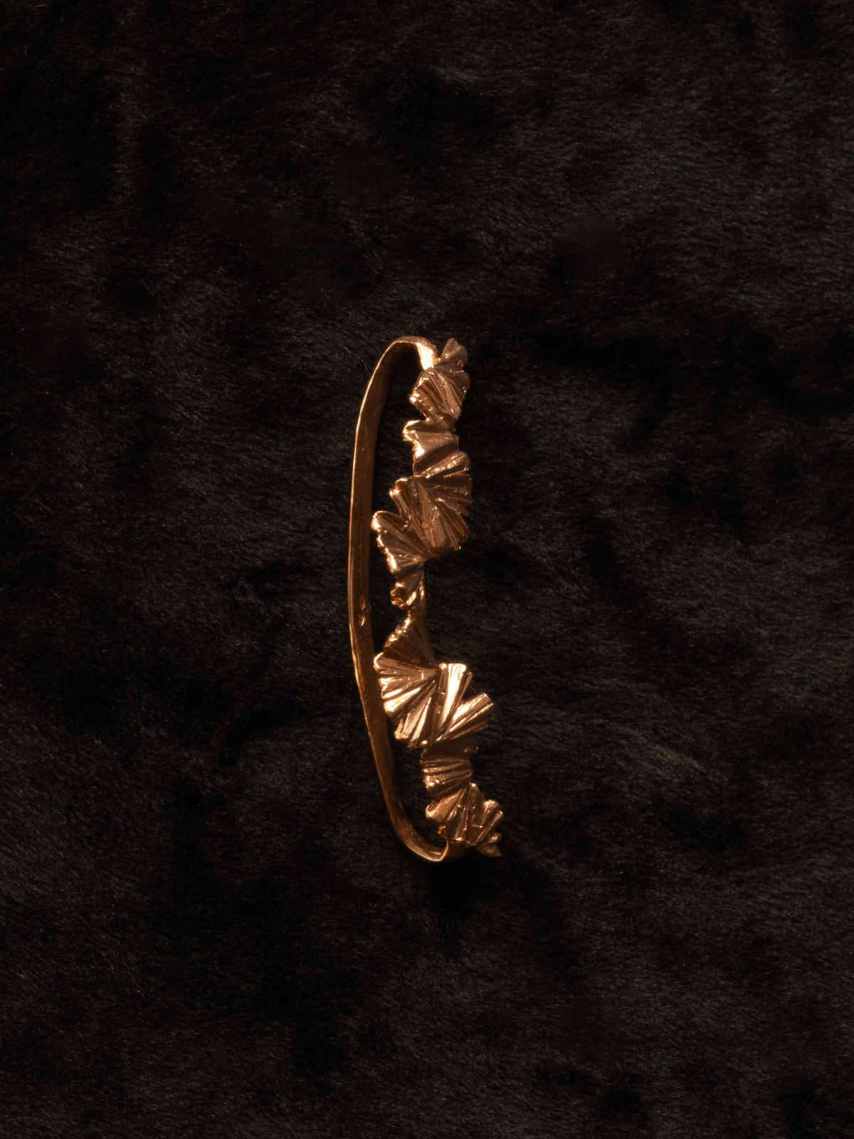 Gi ear cuff
