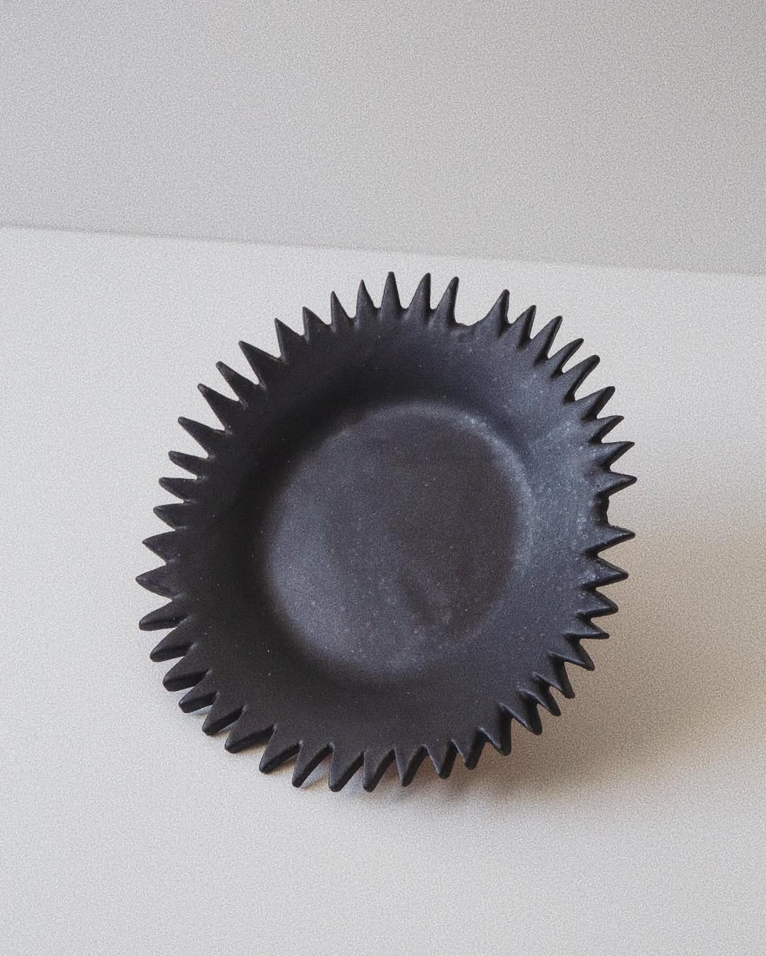 Black sun plate