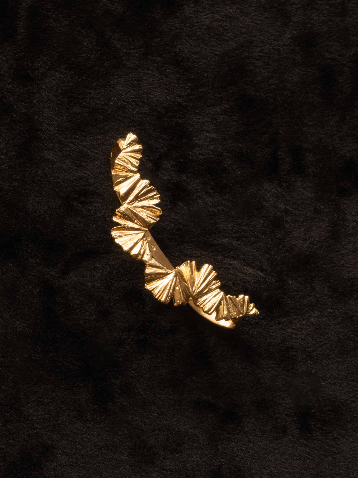 Gi ear cuff
