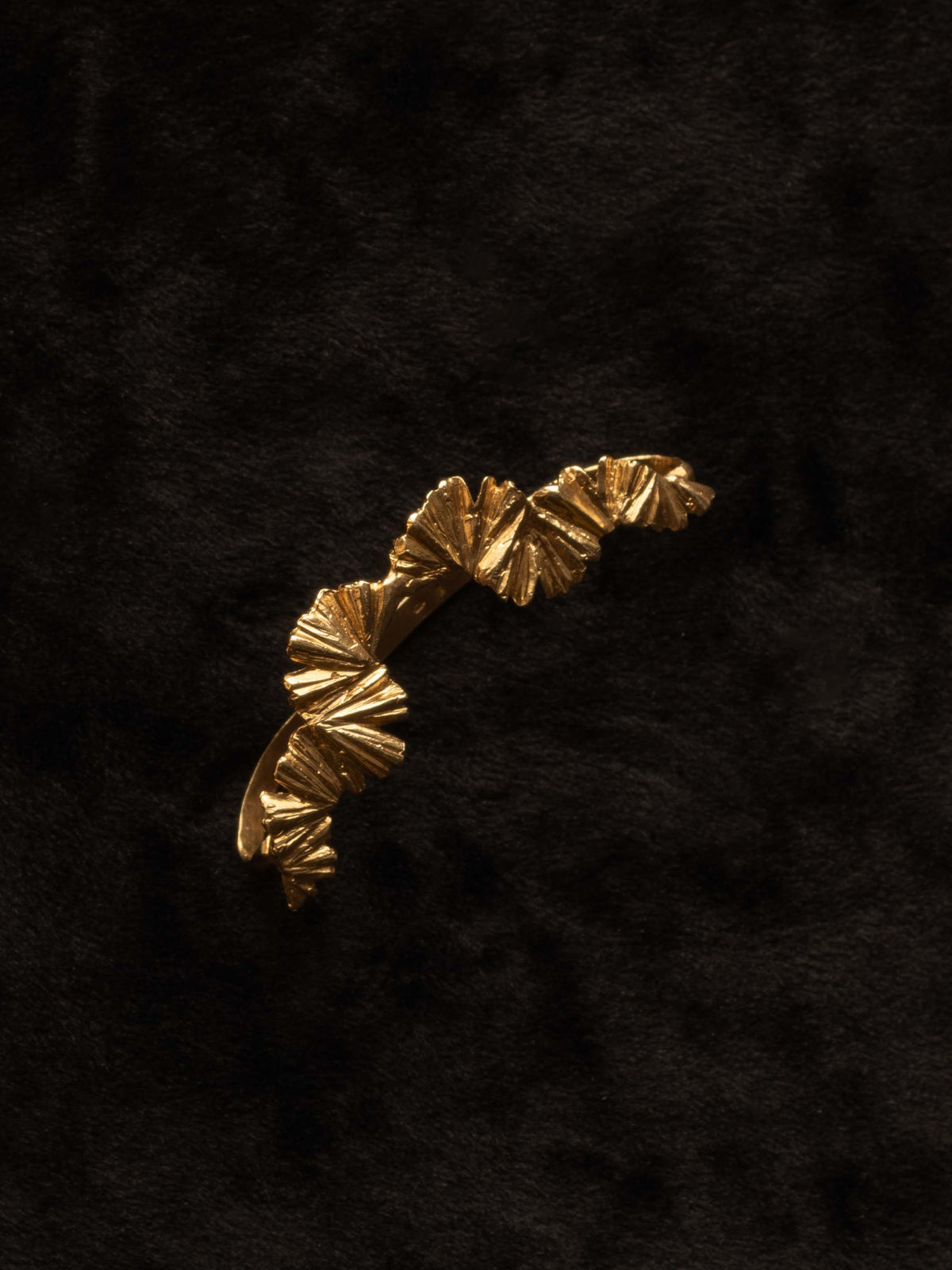 Gi ear cuff