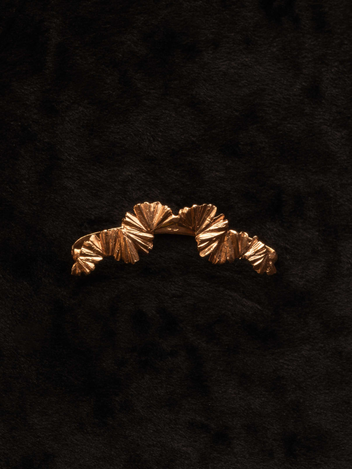 Gi ear cuff