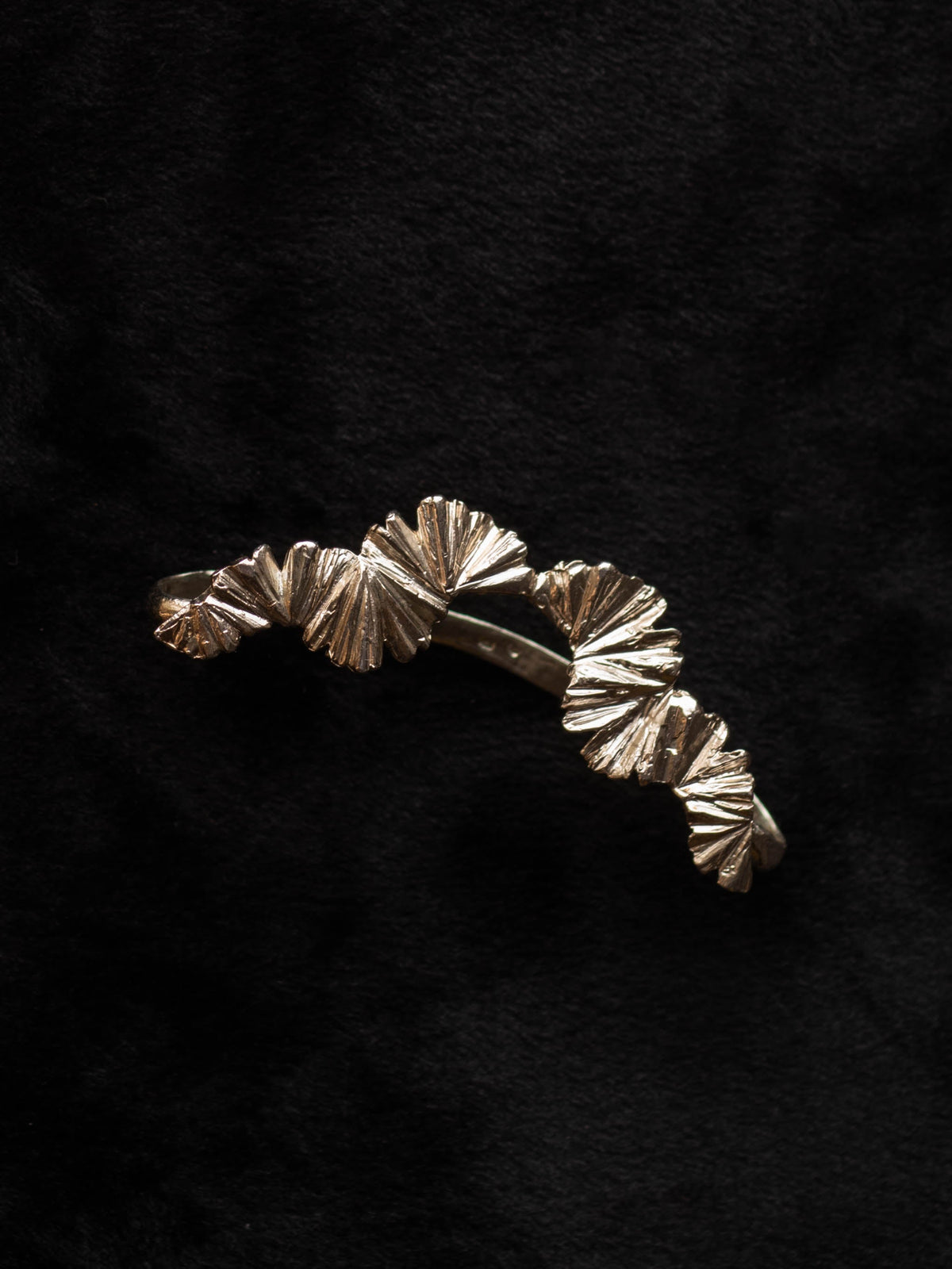 Gi ear cuff